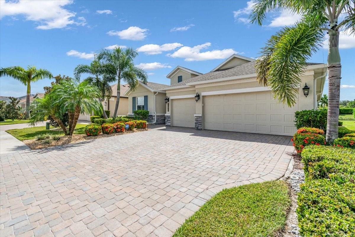 Property Photo:  11812 Goldenrod Avenue  FL 34212 