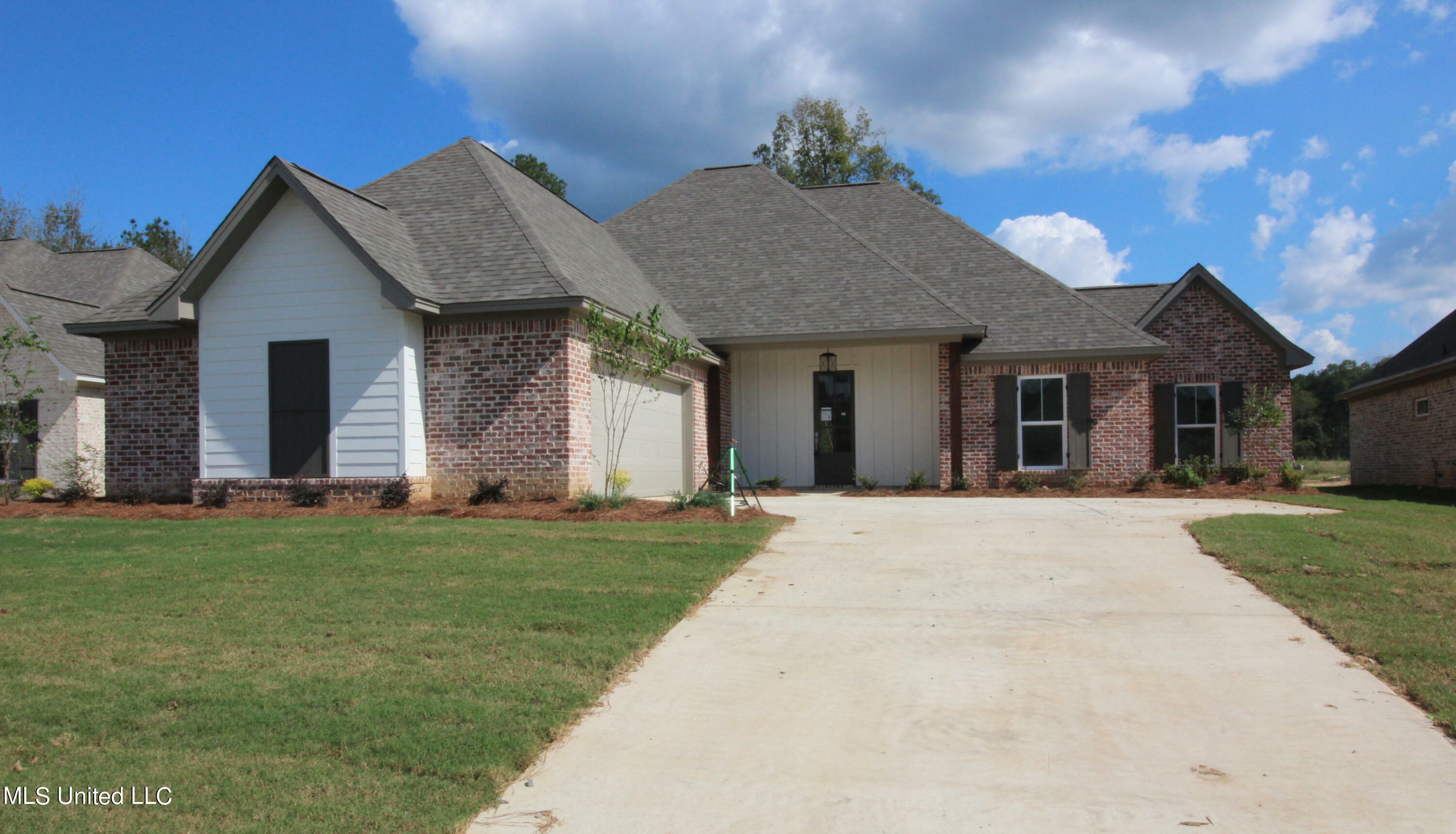 Property Photo:  308 Tremont Drive  MS 39073 