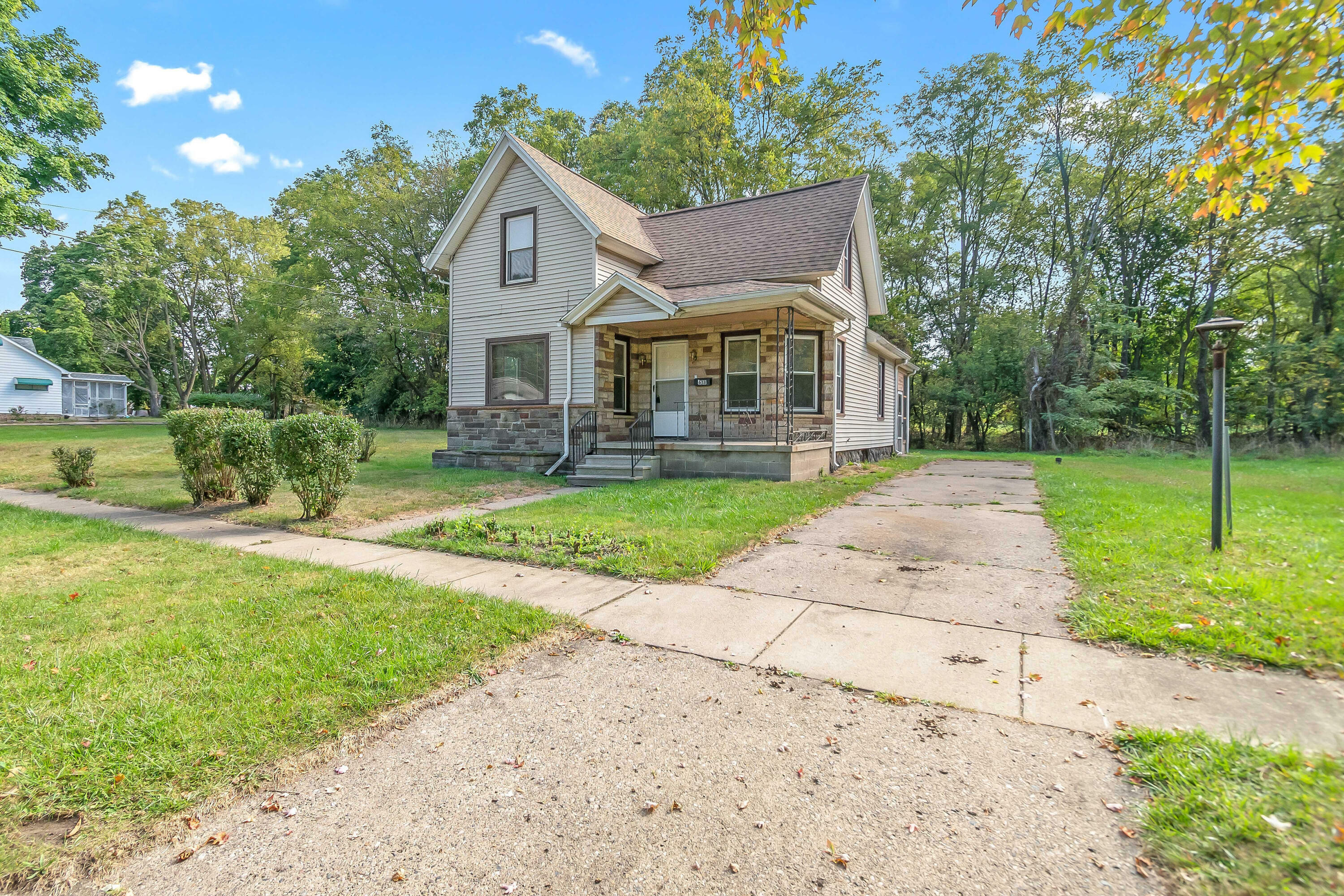 Property Photo:  618 N Ann Street  MI 49224 