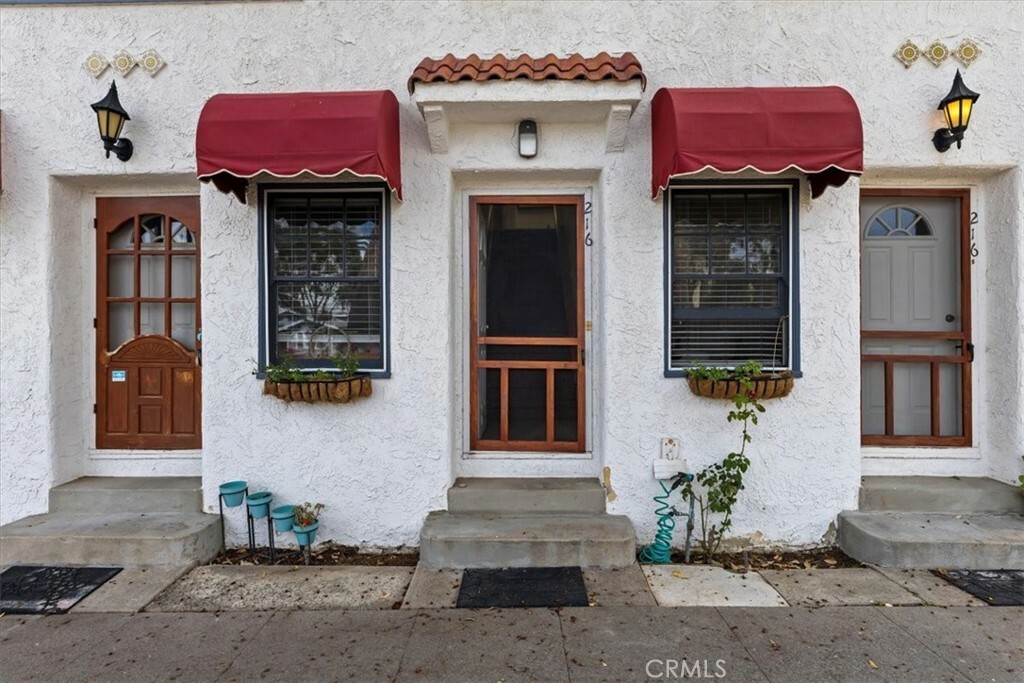 Property Photo: 214 S Broadway CA 90277