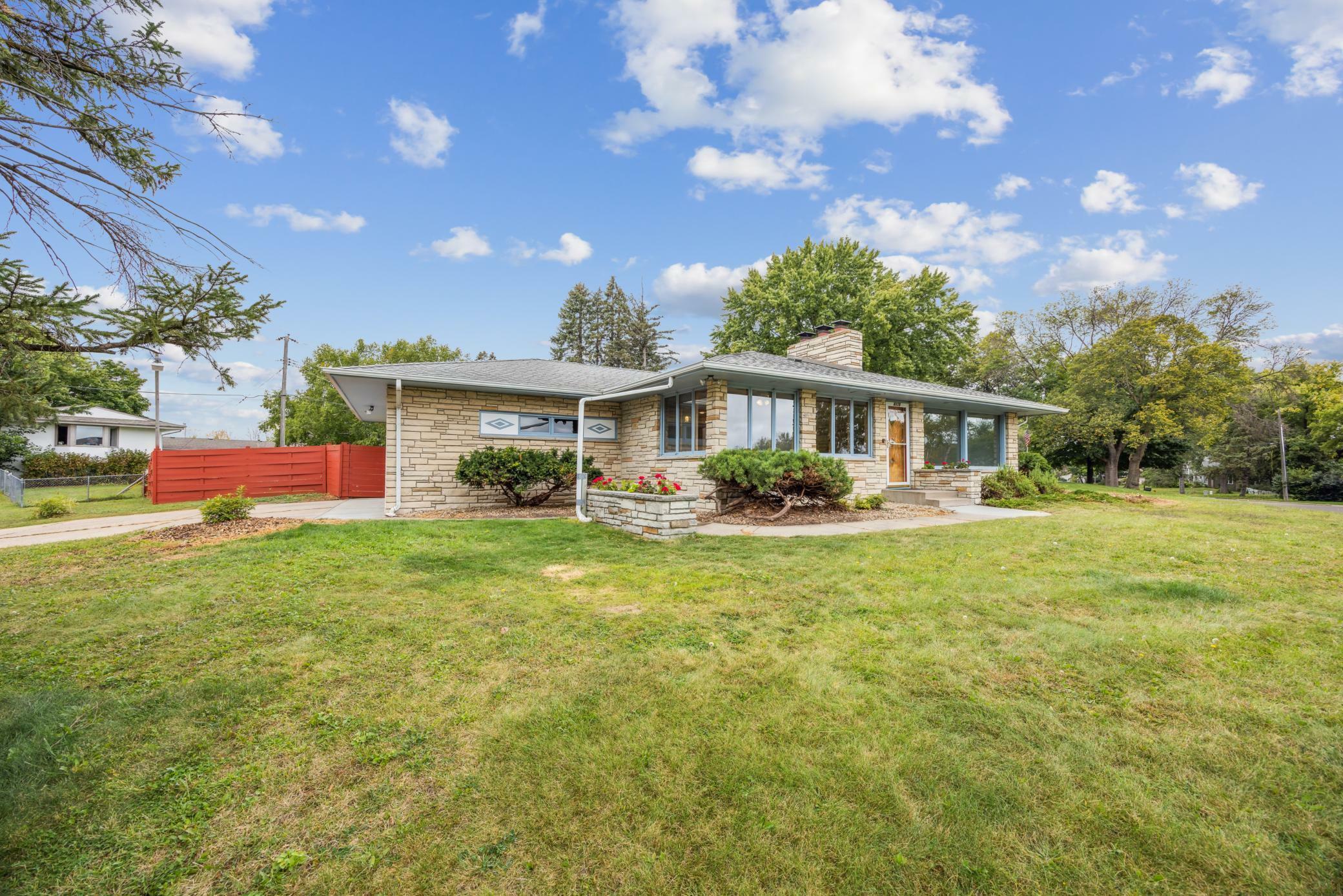 Property Photo:  4825 Yorktown Lane N  MN 55442 