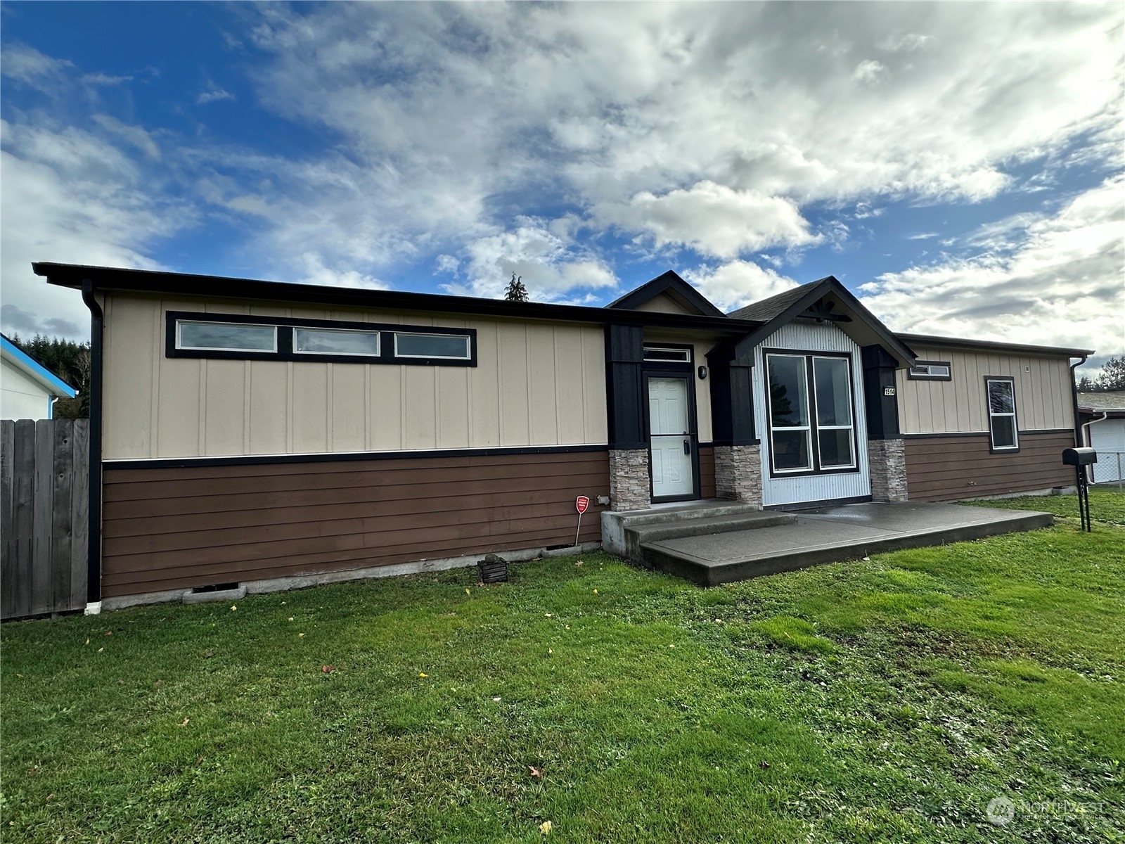 Property Photo:  1514  Oxford Street  WA 98531 