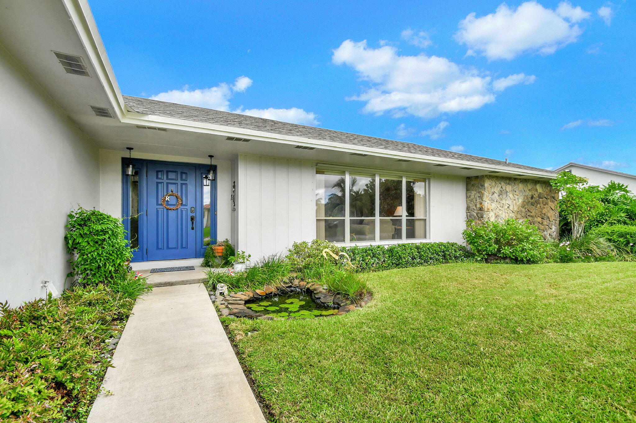 Property Photo:  8 W Cypress Road  FL 33467 