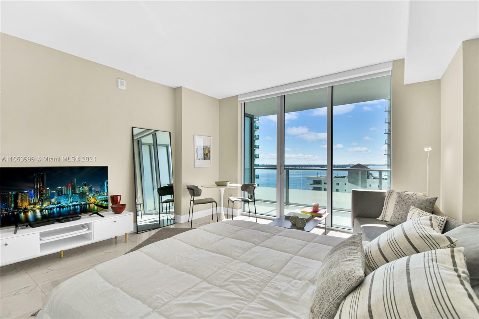 Property Photo:  1300 Brickell Bay Dr 1806  FL 33131 