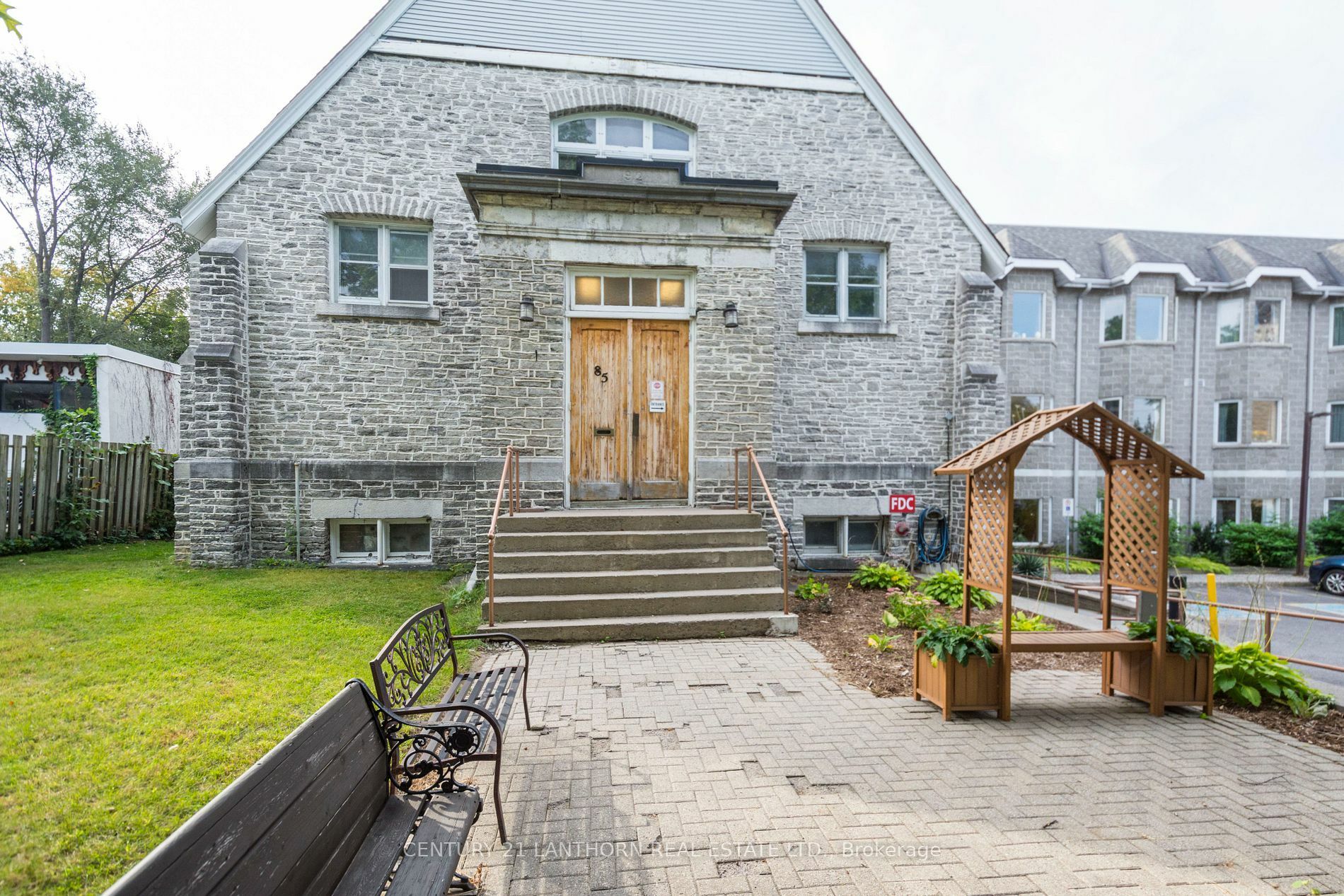 Property Photo:  85 Bridge St E 318  ON K8N 1L9 