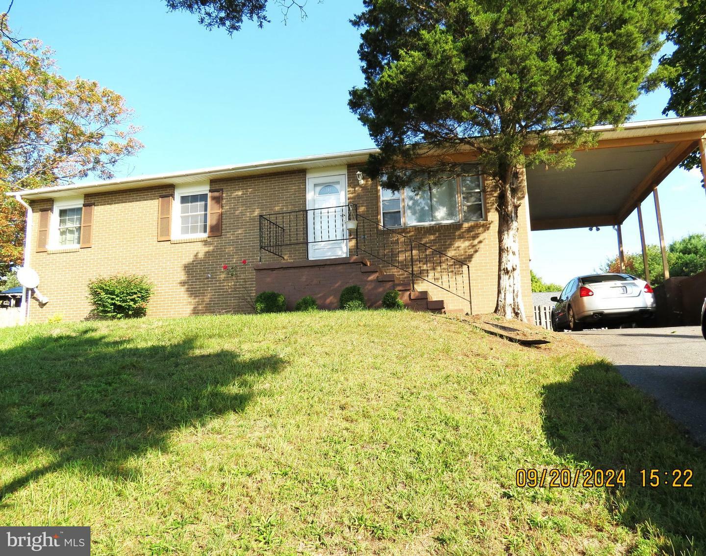 Property Photo:  220 Village Court  VA 22602 