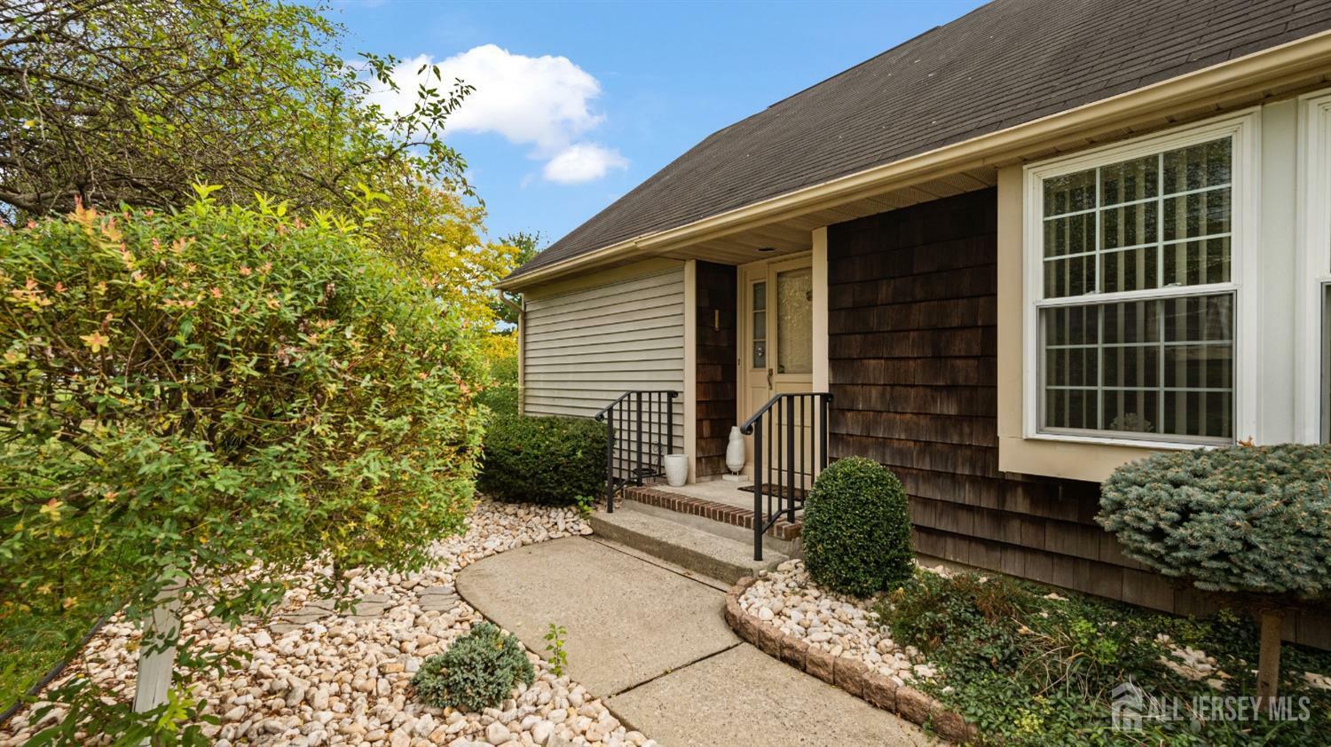 Property Photo:  14 Yorkshire Drive B  NJ 08831 