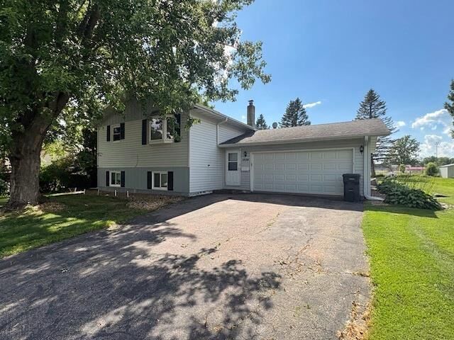 Property Photo:  1604 South Apple Avenue  WI 54449 