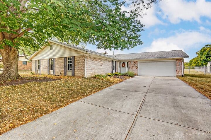 1045 Kentshire Drive  Centerville OH 45459 photo