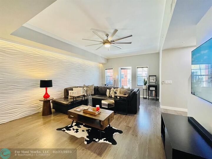 Property Photo: 621 SW 1st Ave FL 33060