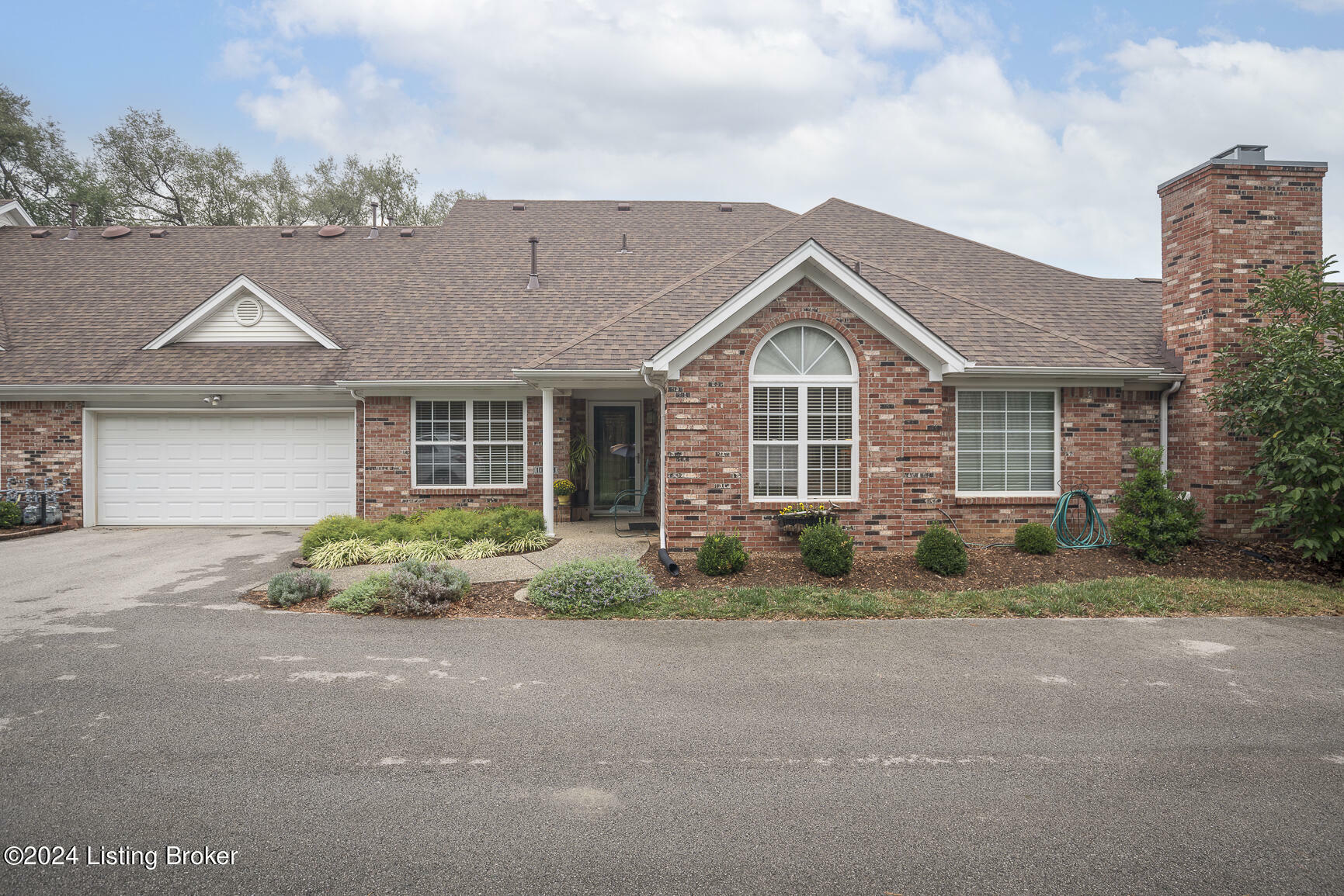 Property Photo:  10303 Lilac Spring Ct  KY 40241 