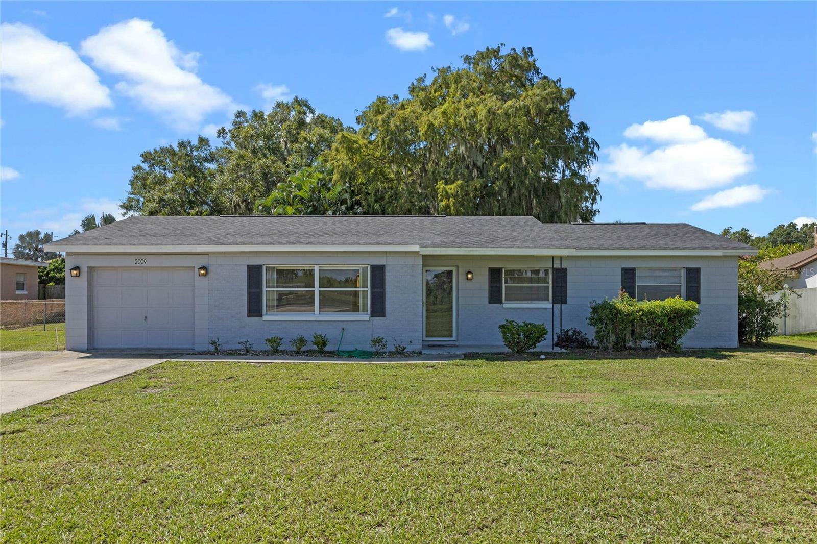 Property Photo: 2009 Lakeshore Boulevard FL 34769