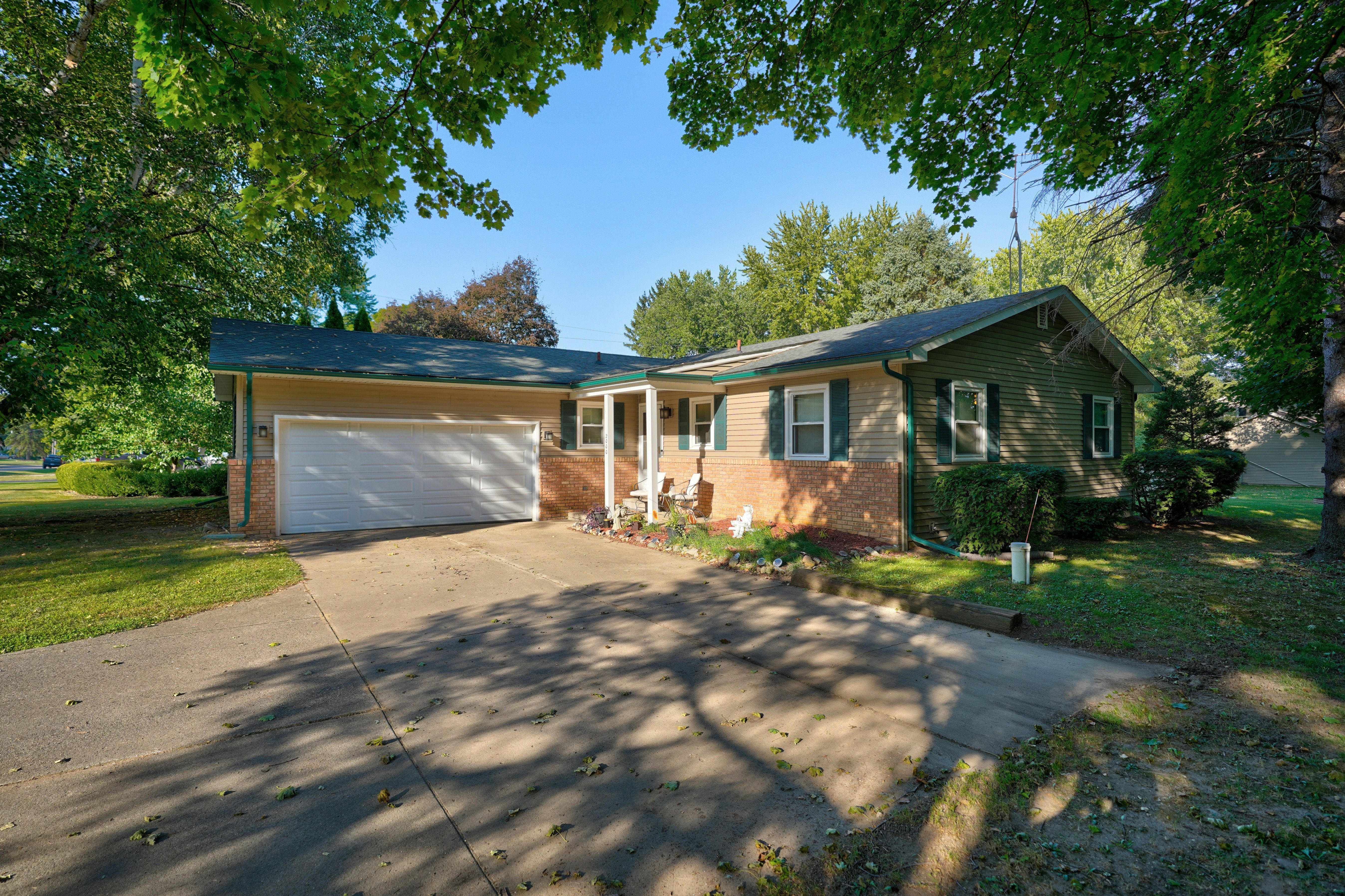 Property Photo:  2000 Sunset Drive  MI 48867 1147 