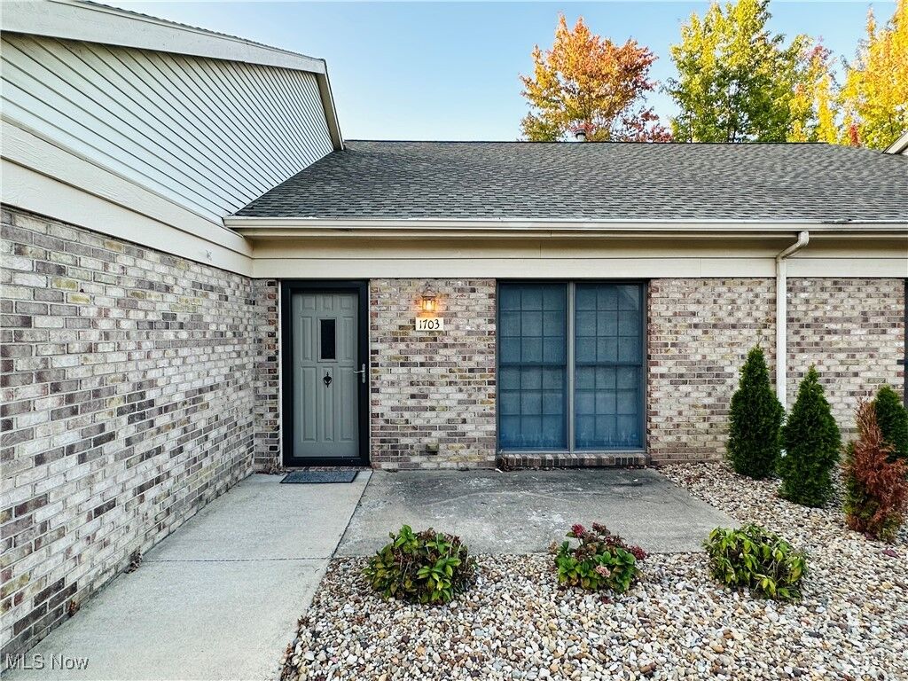 Property Photo:  1703 West Hampton Drive  OH 44515 