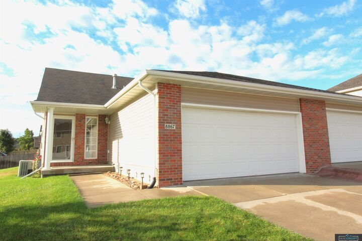 8867 Leighton Avenue  Lincoln NE 68507 photo