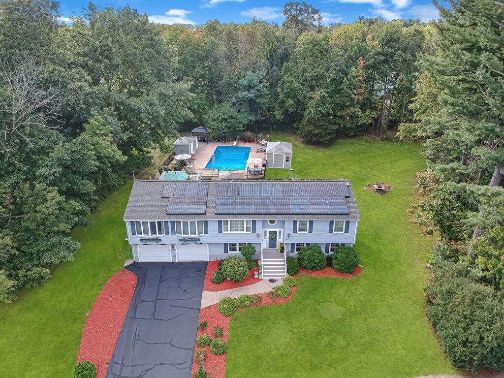 Property Photo:  6 Deer Run Rd  MA 01832 