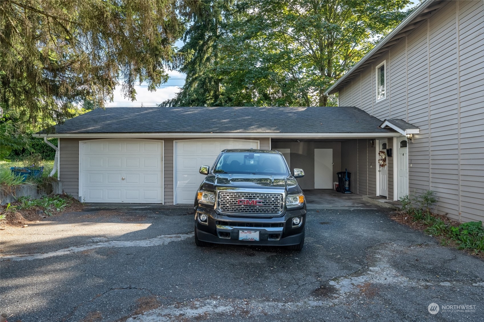 Property Photo:  6111 Pebble Place  WA 98203 