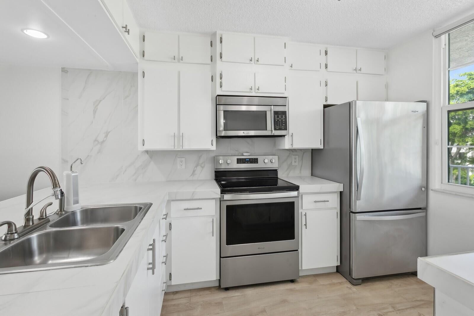 Property Photo: 3500 Whitehall Drive 303 FL 33401