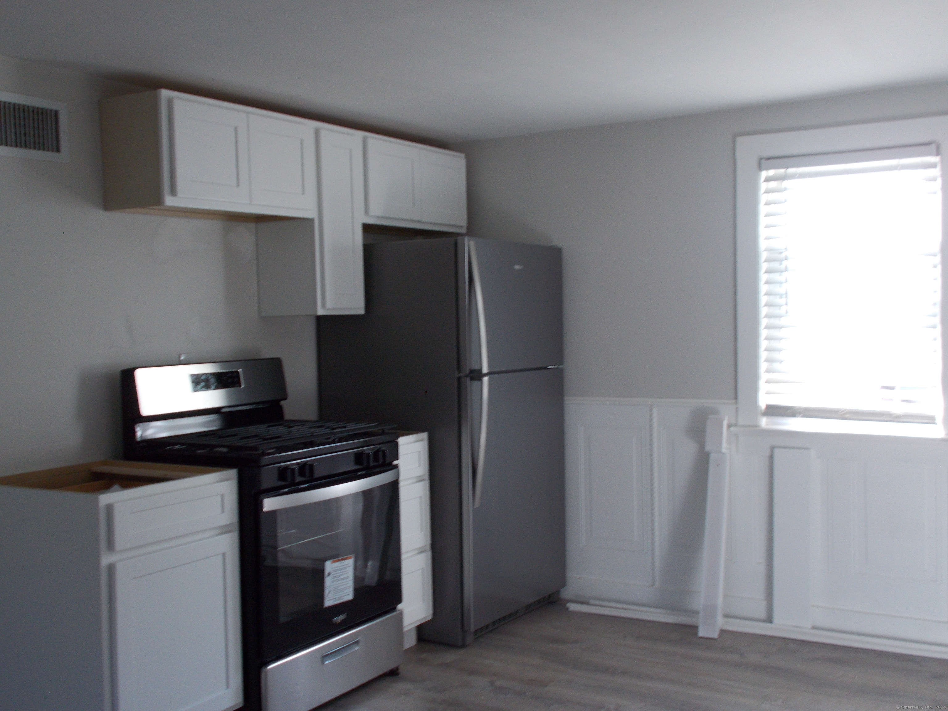 Property Photo:  85 Myrtle Avenue 3rd Floor  CT 06401 