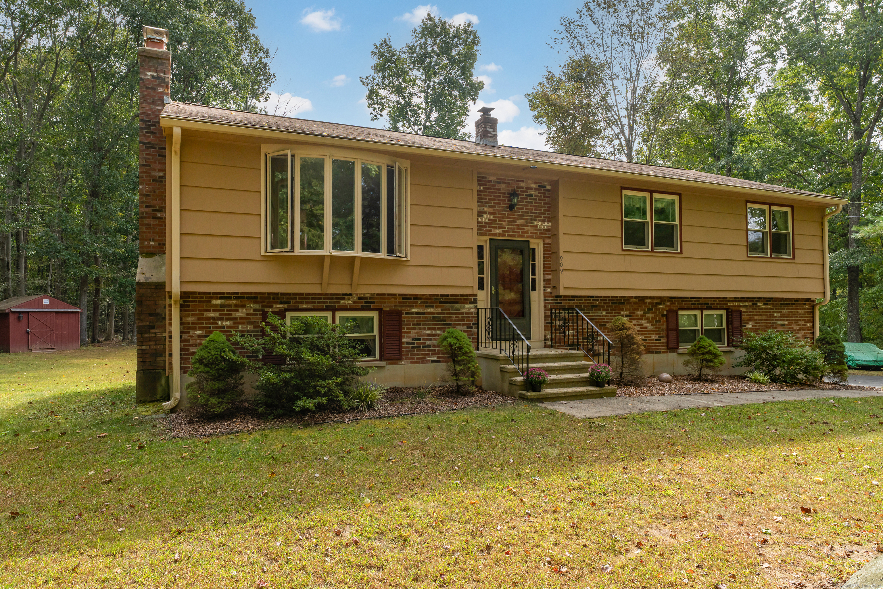 Property Photo: 909 Maple Hill Road CT 06437