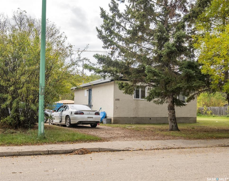 Property Photo: 1101 18th Street W SK S6V 4B5