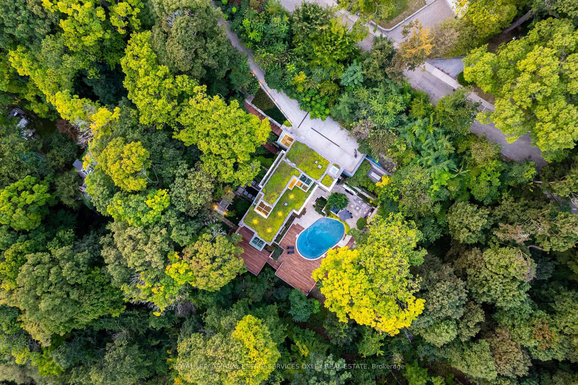 Photo de la propriété: 11 Beaumont Rd ON M4W 1V4