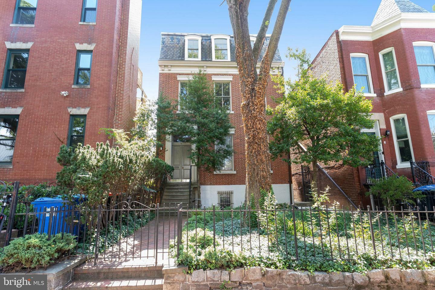 Property Photo:  715 G Street SE  DC 20003 