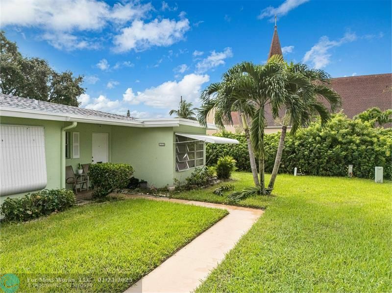 Property Photo:  100 Bayview Ave C  FL 33435 