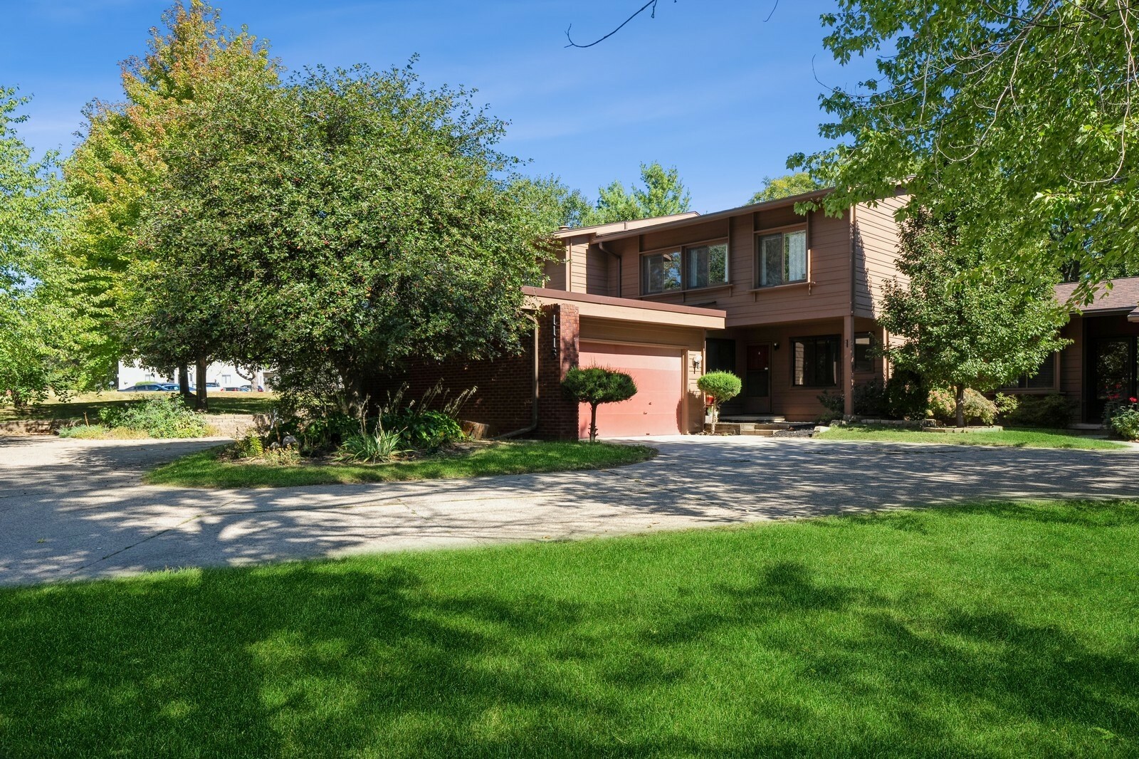 Property Photo:  1115 Woodland Park Drive  IA 50266 