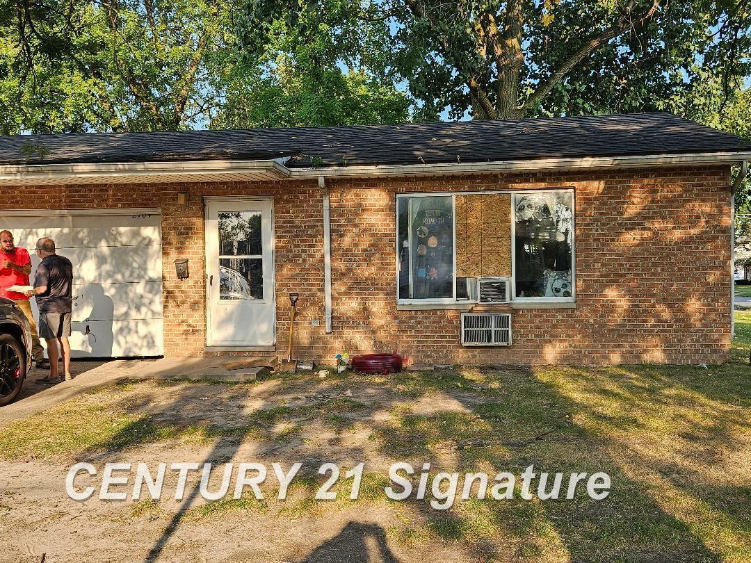 Property Photo: 2104-2108 Avon Street MI 48602