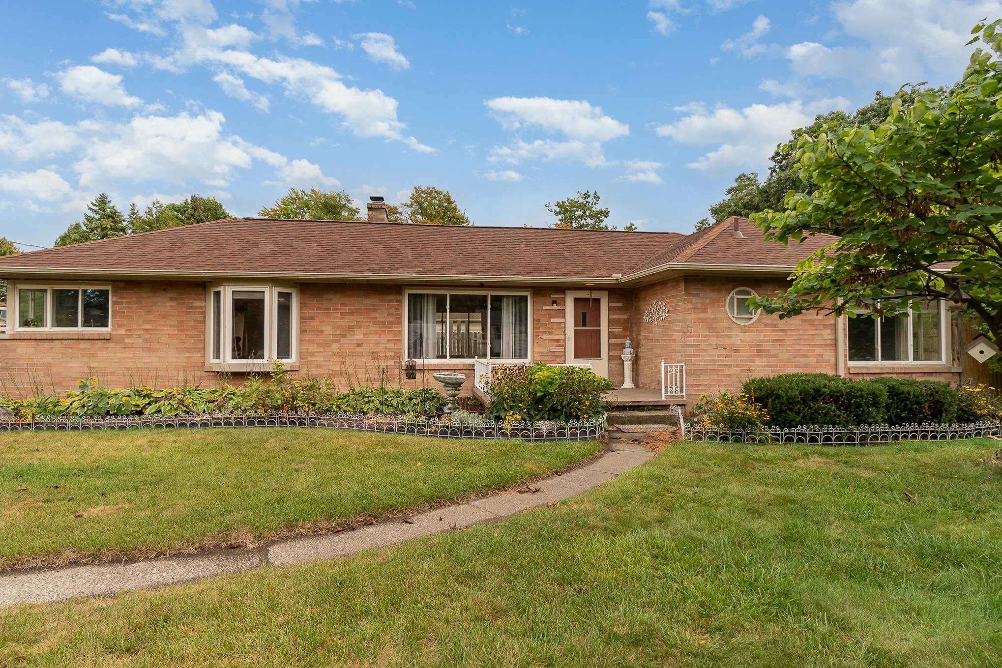 Property Photo:  103 Lincoln Drive  MI 48706 