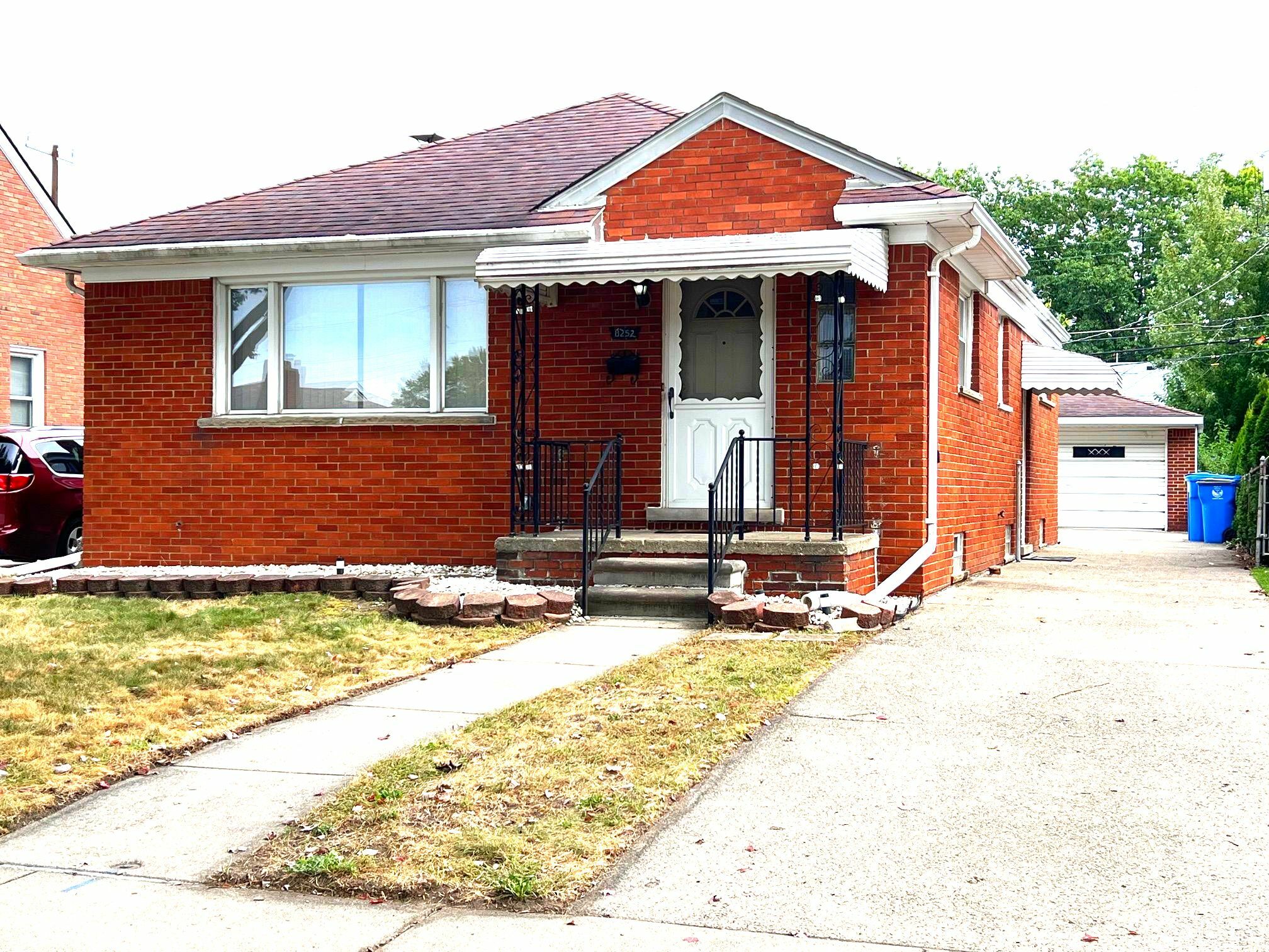 Property Photo:  8252 Dale Street  MI 48127 1424 