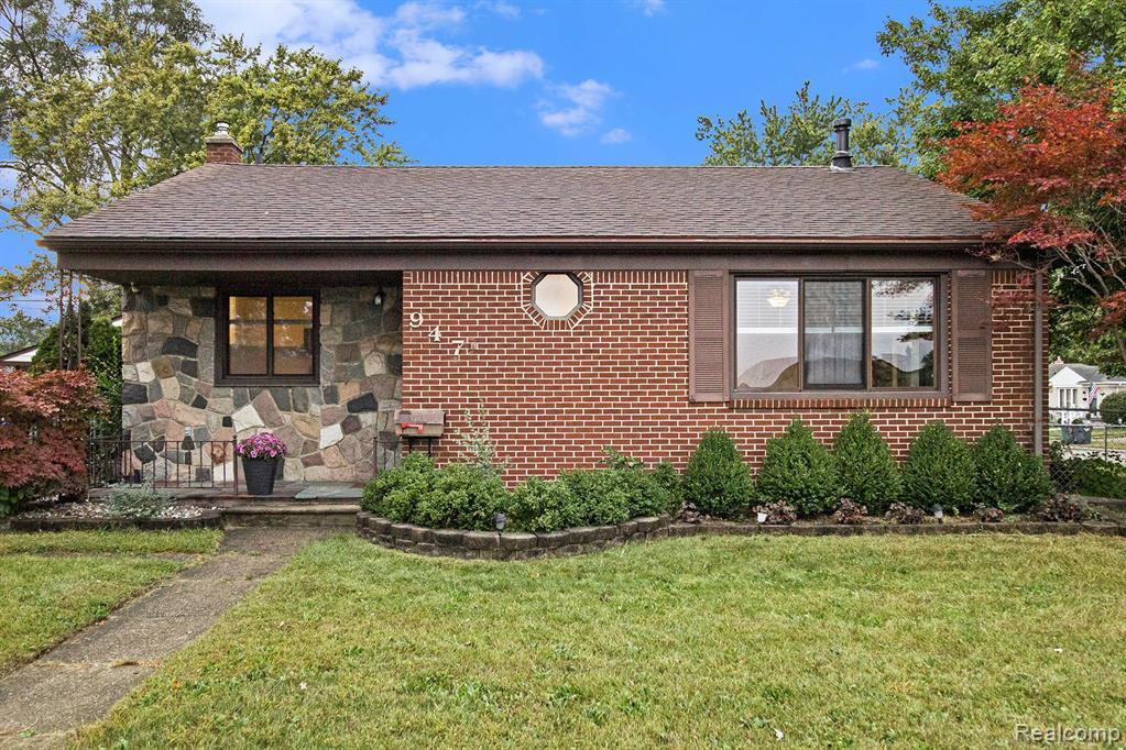 Property Photo: 947 N Main Street MI 48017 1239