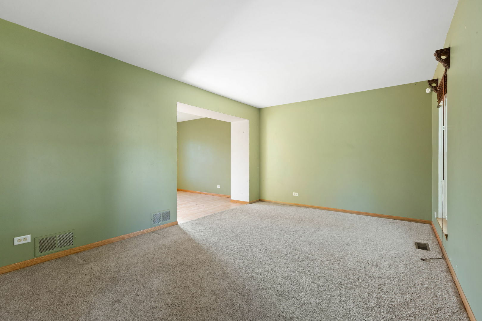 Property Photo:  1930 Gleneagle Circle  IL 60123 