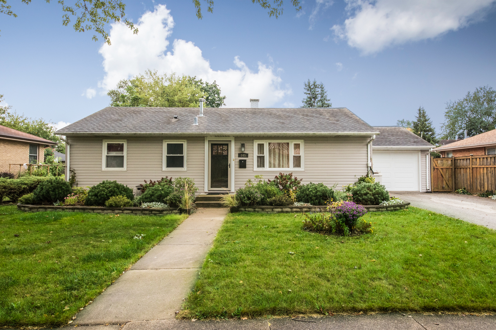 Property Photo:  845 Rose Avenue  IL 60016 