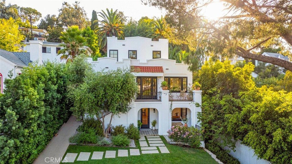 Property Photo: 1411 Wellesley Drive CA 91205