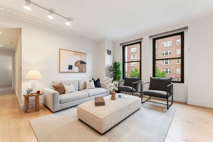 Property Photo: 4 Charlesgate E 302 MA 02215