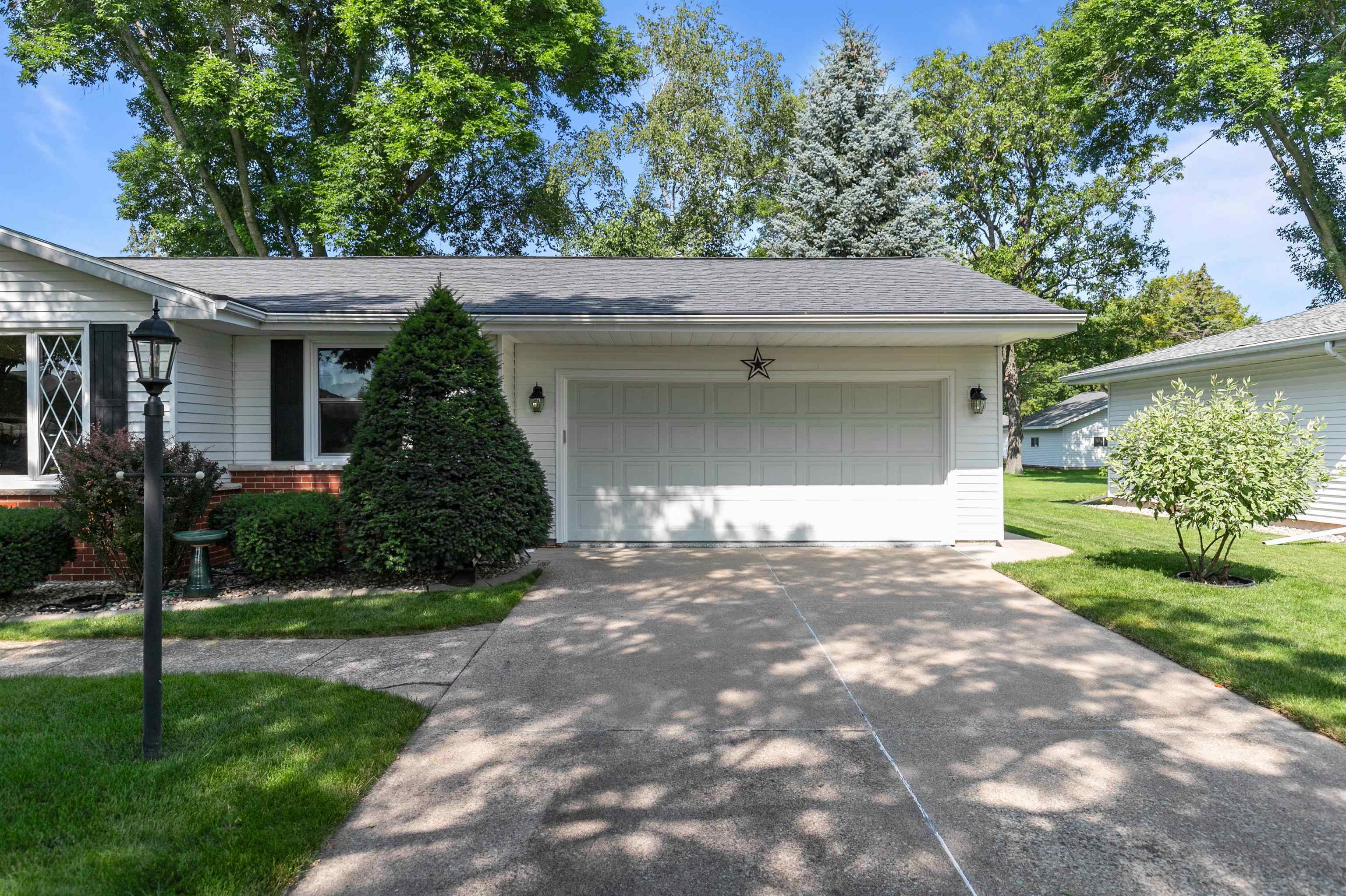 Property Photo:  2525 S Greenview Street  WI 54915 