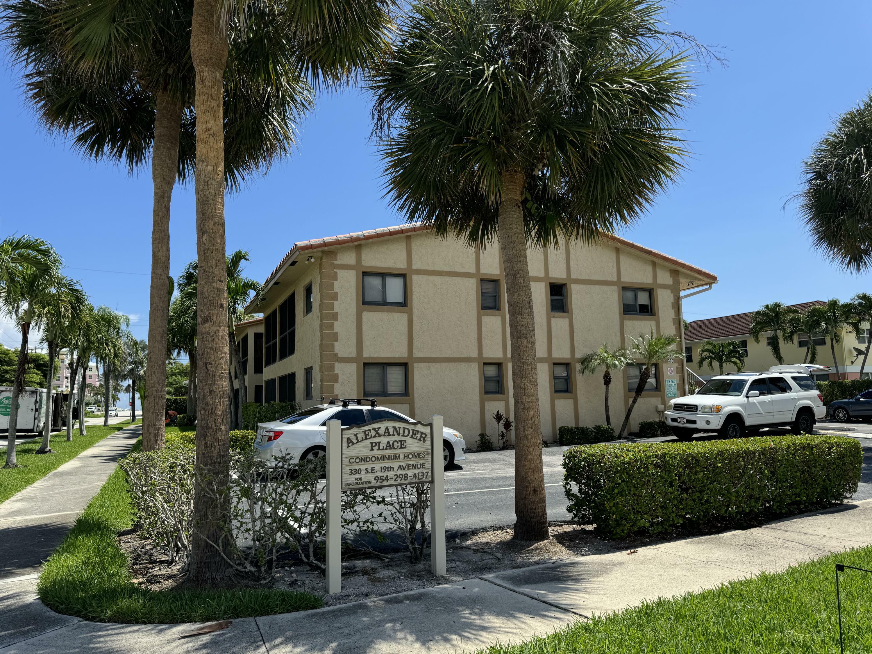 Property Photo:  330 SE 19th Avenue  FL 33441 