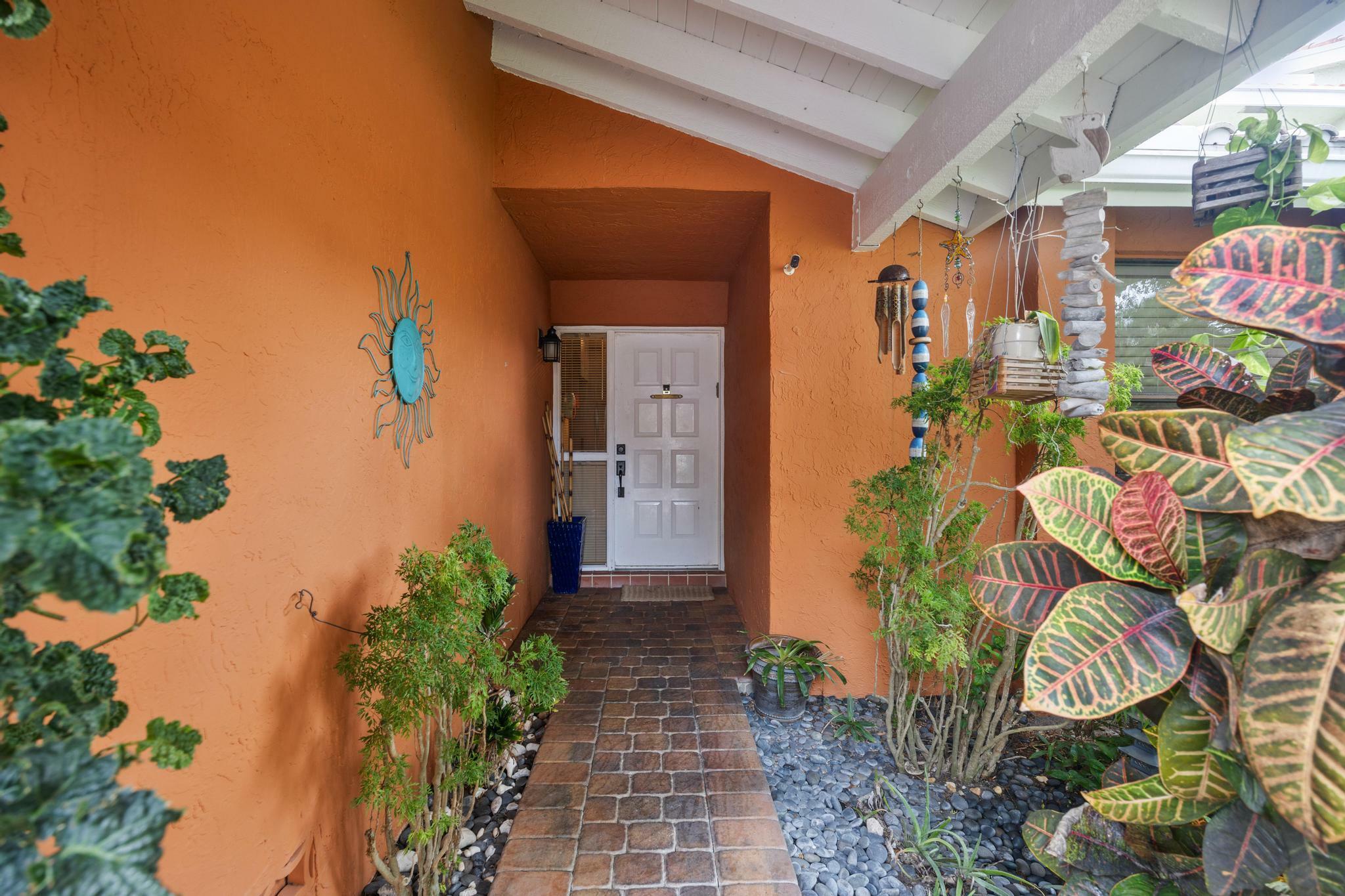 Property Photo:  6104 Belleza Lane  FL 33433 