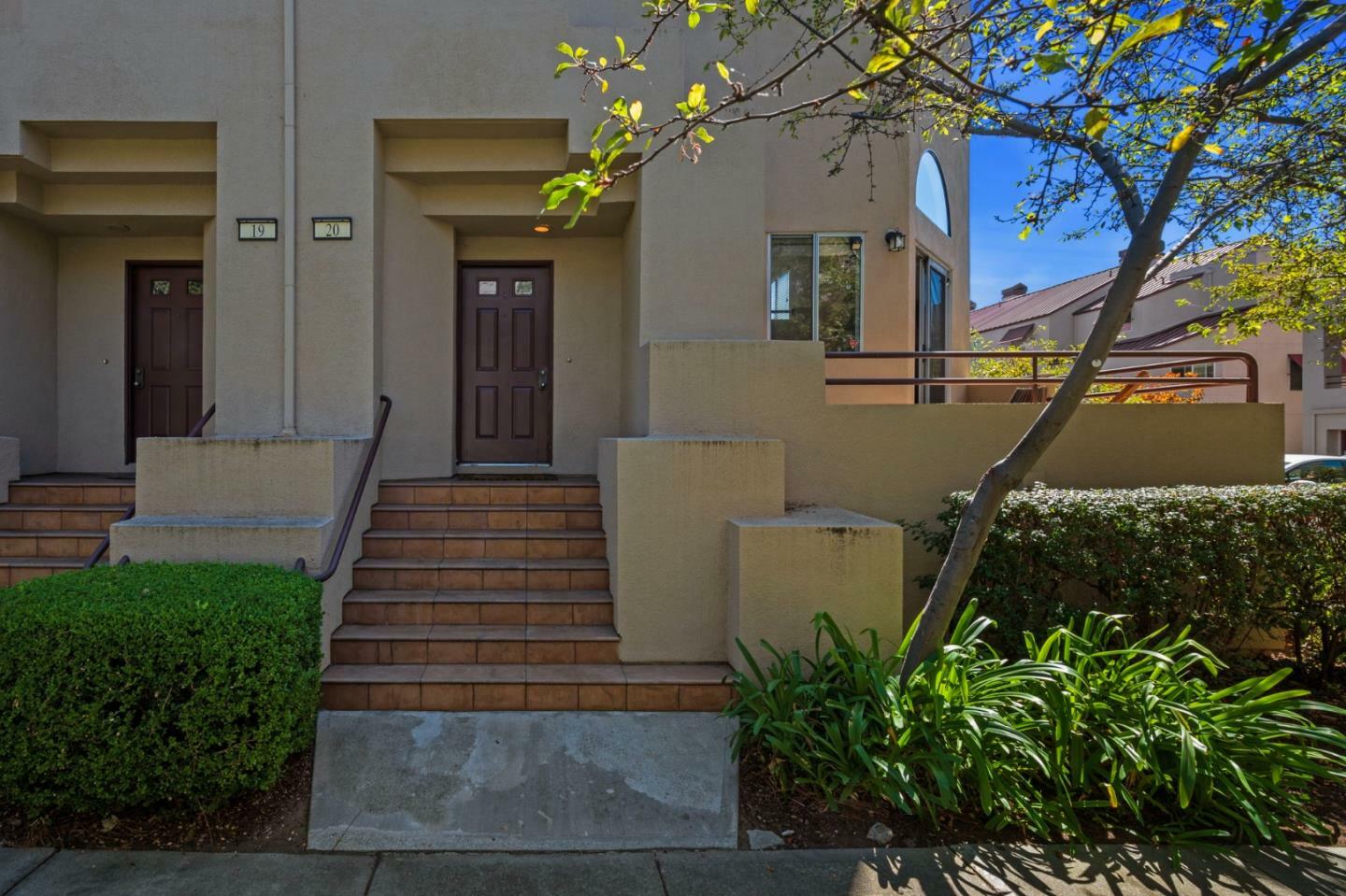 Property Photo:  20 East Court Lane  CA 94404 