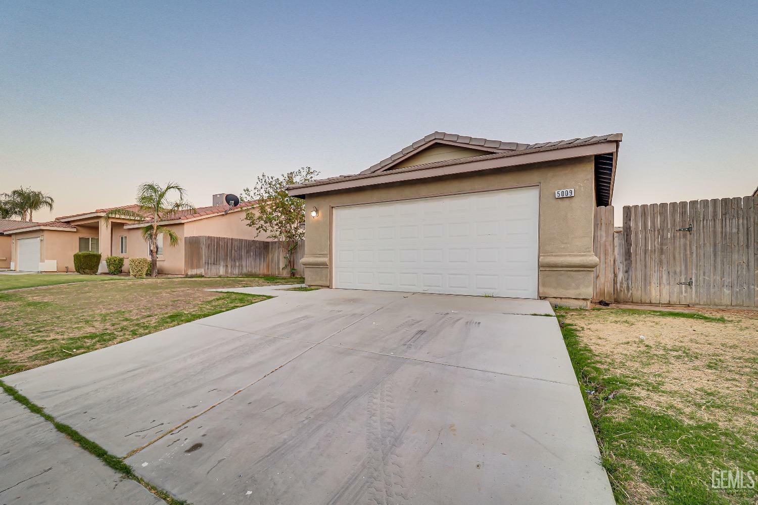 Property Photo:  5009 Tierra Abierta Drive  CA 93307 