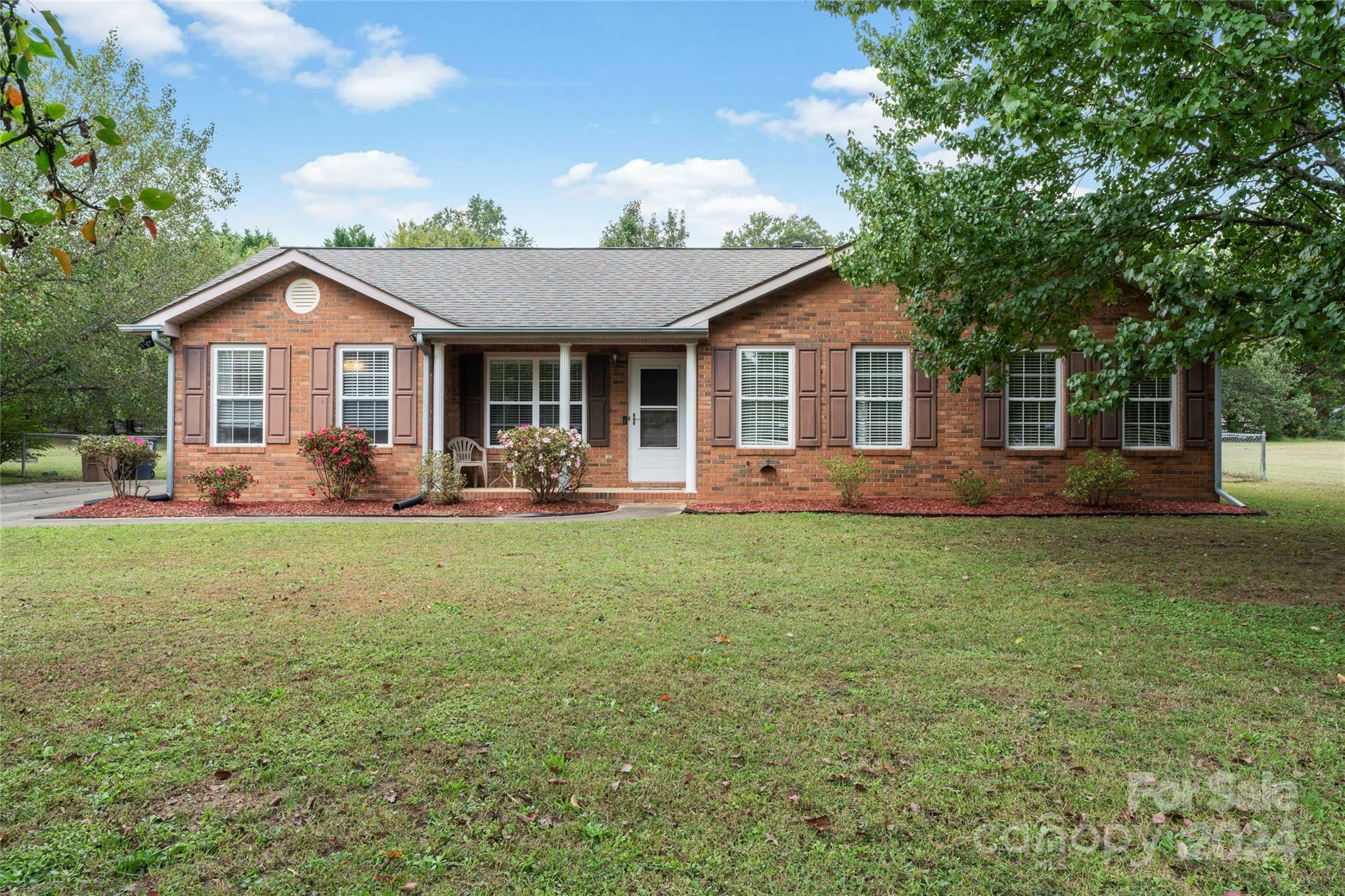 Property Photo:  2809 Faircroft Way  NC 28110 