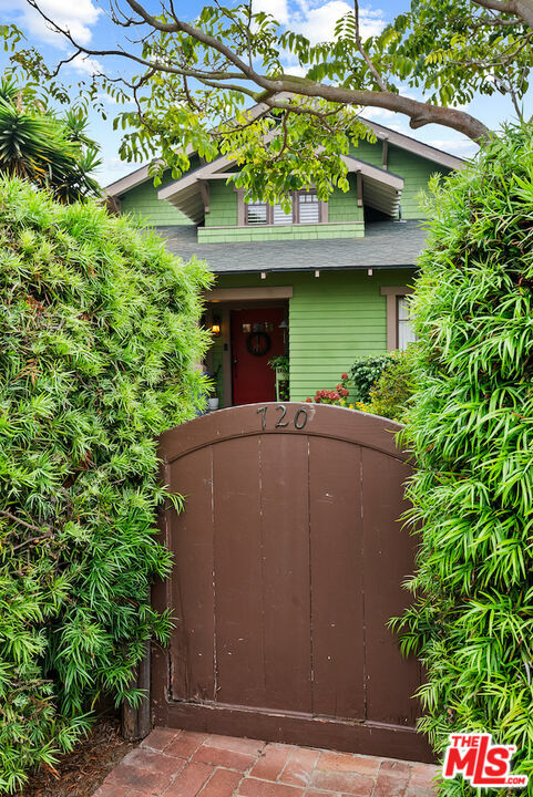 Property Photo:  720   Strand St  CA 90405 