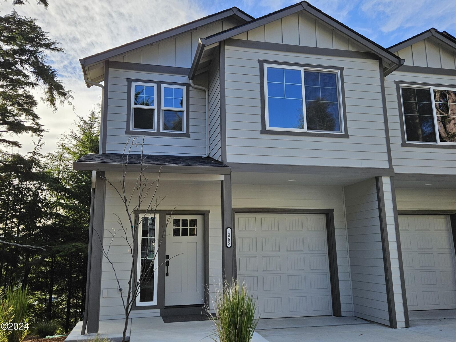 Property Photo:  1455 SE Marine Ave  OR 97367 