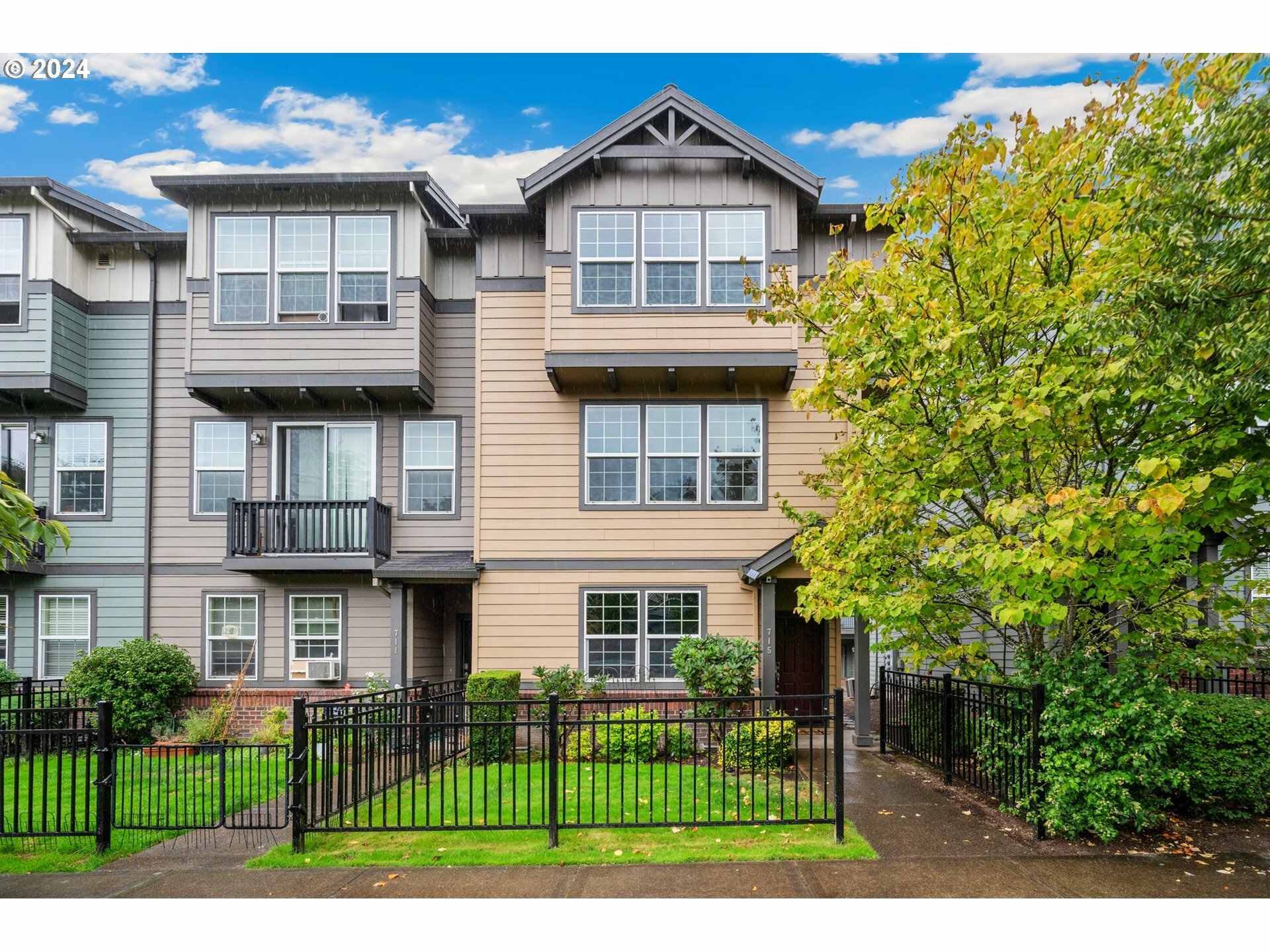 Property Photo: 715 N Little Oak St OR 97132