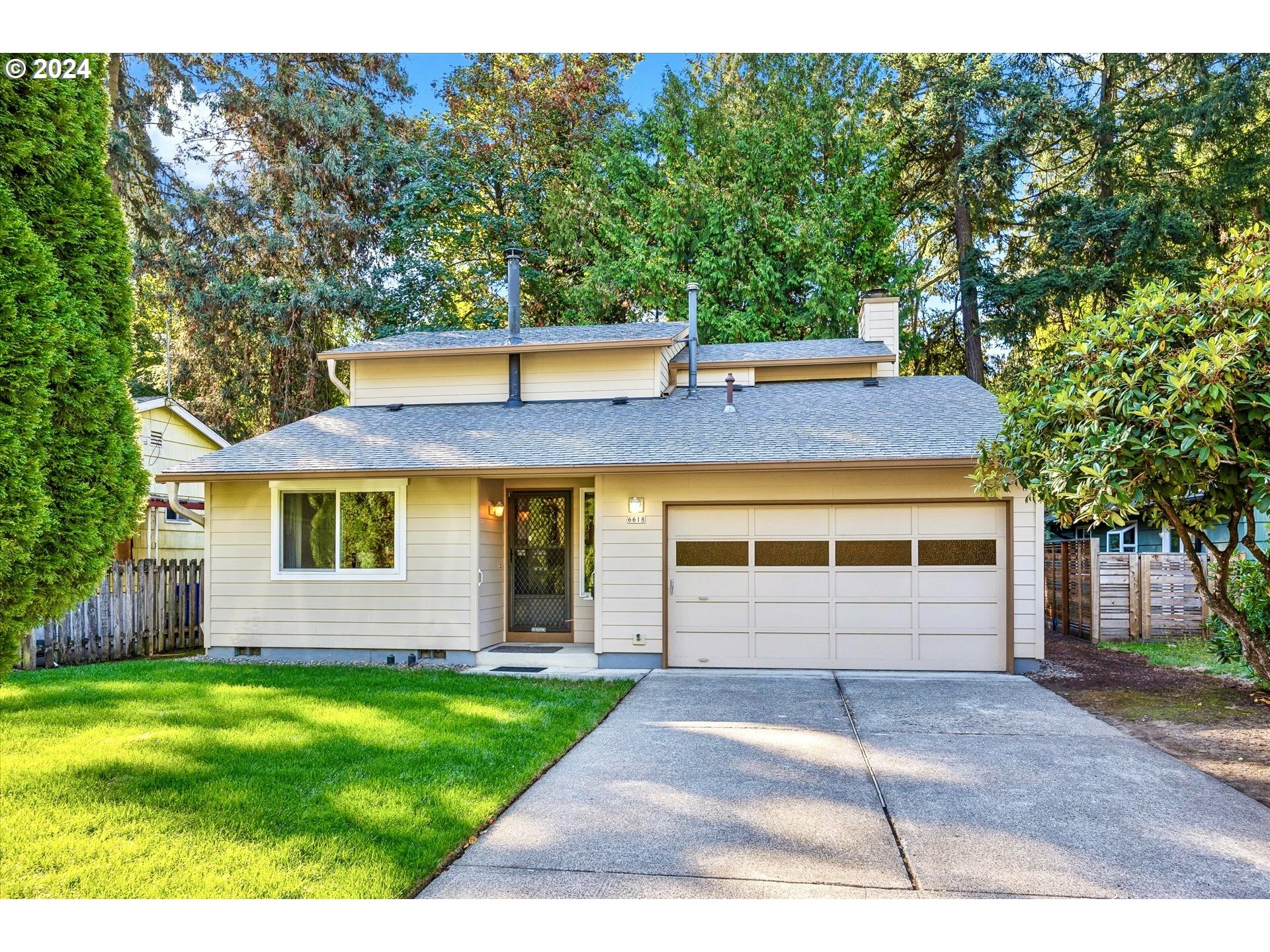 Property Photo: 6618 NE Pacific St OR 97213
