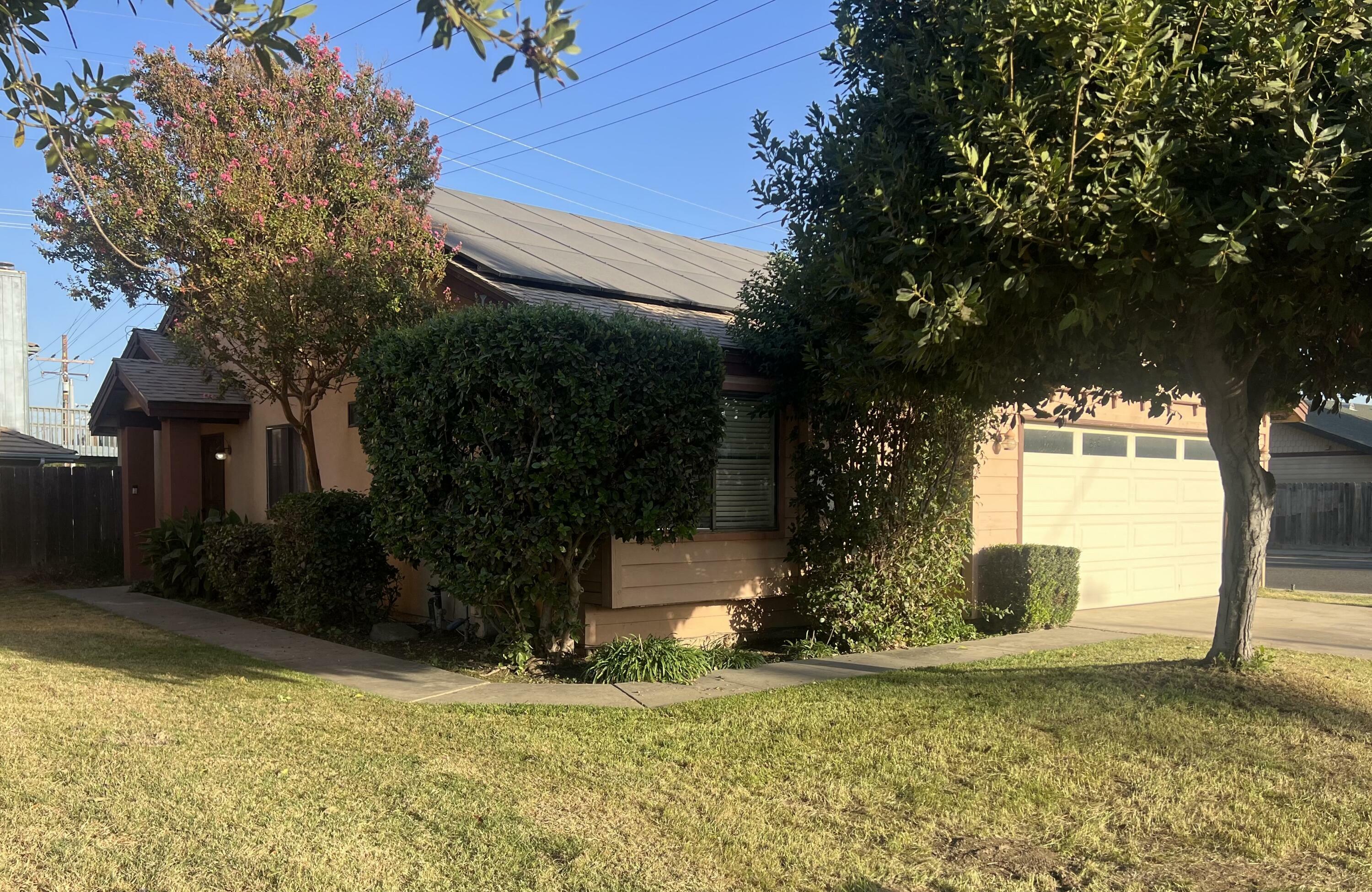 Property Photo:  1008 N Manzanita Street  CA 93292 