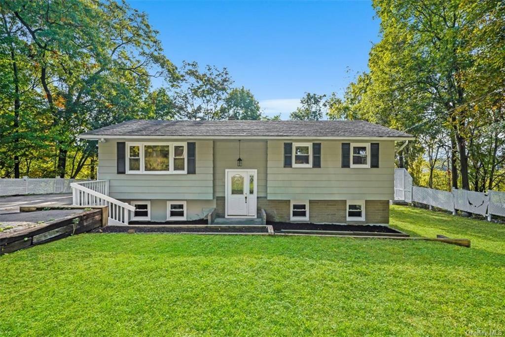 Property Photo:  7 Millburn Road  NY 10924 