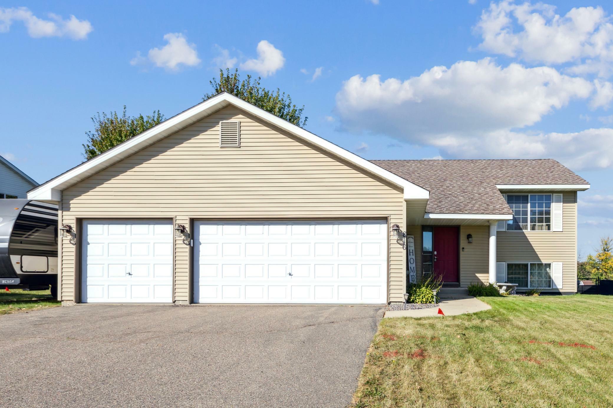 Property Photo:  816 S Maple Street  MN 56011 